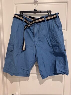 NWT Izod Men's Light Blue Cargo Shorts with Striped Webbing Belt
